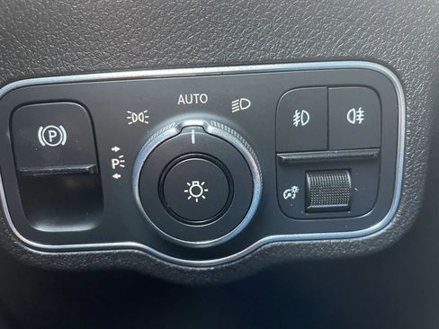 Used 2020 Mercedes-Benz GLB 250 4MATIC image 9