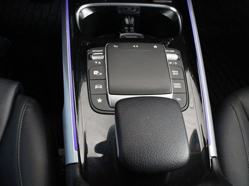 Used 2022 Mercedes-Benz GLB 250 4MATIC image 38