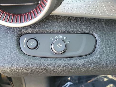 New 2026 Chevrolet Trax RS w/ Sunroof Package image 21