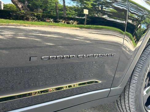 Certified 2024 Jeep Grand Cherokee Altitude image 31