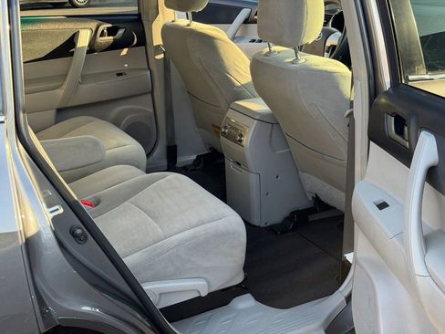 Used 2013 Toyota Highlander Plus image 29