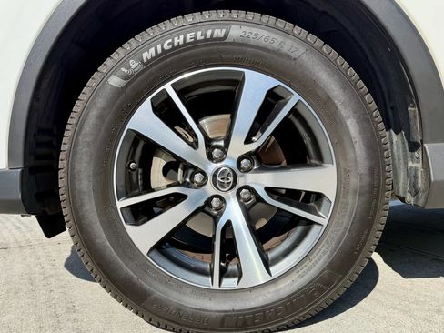 Used 2018 Toyota RAV4 XLE FWD image 27
