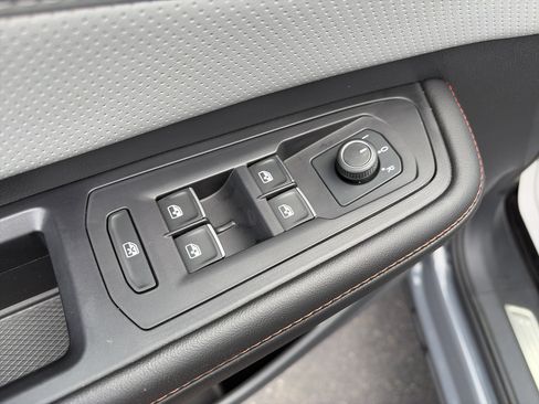 Used 2024 Volkswagen Atlas Peak Edition SE AWD/4WD image 19