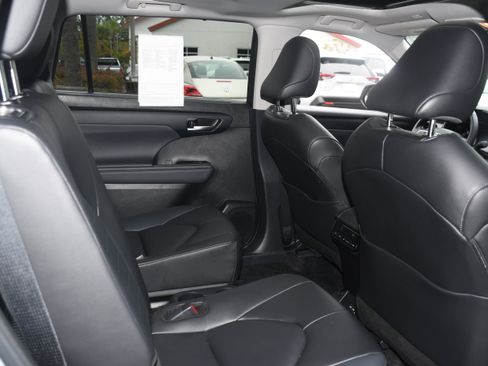 Certified 2024 Toyota Highlander LE image 19