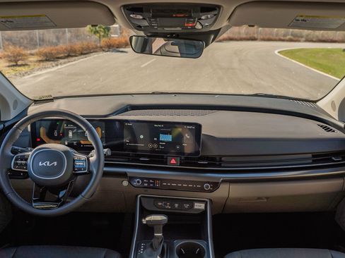 New 2026 Kia Carnival FWD image 21