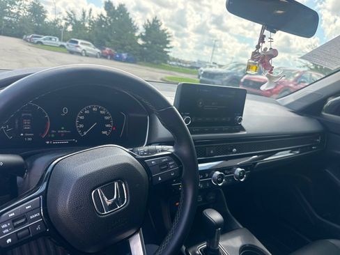 Used 2024 Honda Civic EX-L image 3