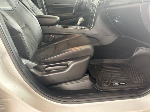 Used 2019 Jeep Grand Cherokee Laredo w/ Laredo X Package RWD image 36