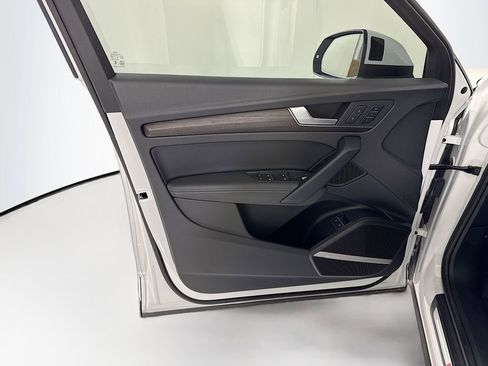 Certified 2025 Audi Q5 e Premium Plus w/ Premium Plus Package image 24