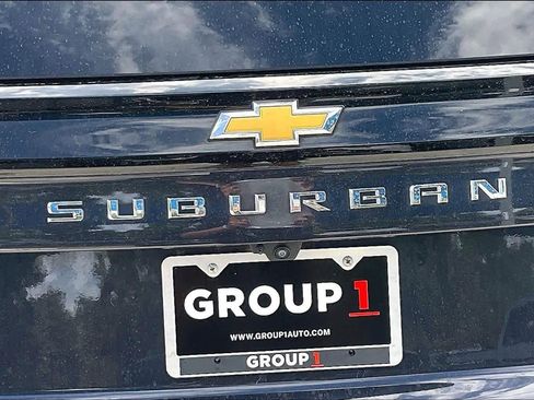 Used 2025 Chevrolet Suburban Premier RWD image 32