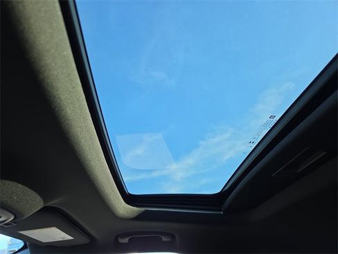 New 2026 Chevrolet Trax RS w/ Sunroof Package image 26