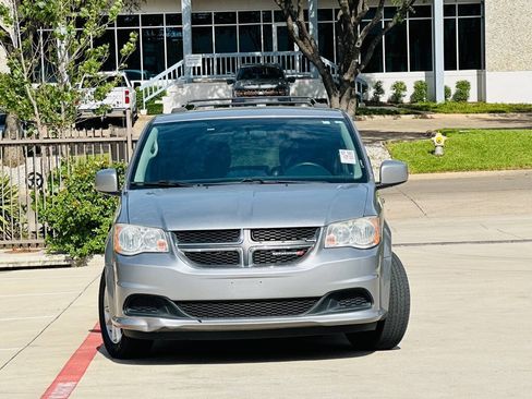 Used 2015 Dodge Grand Caravan SXT FWD image 2