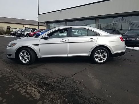 Used 2018 Ford Taurus SEL image 3