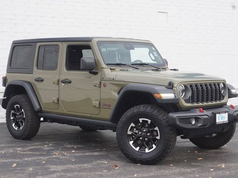 Used 2025 Jeep Wrangler Unlimited Rubicon image 3