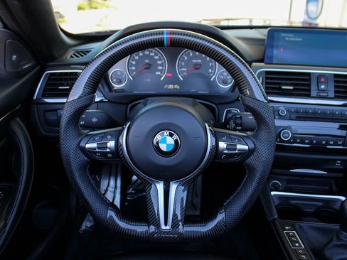Used 2018 BMW M4 Convertible image 25