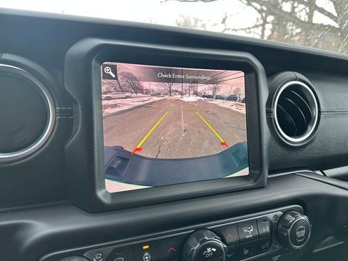 Used 2020 Jeep Gladiator Overland image 10