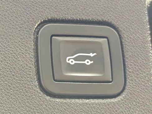 Used 2018 Chevrolet Equinox Premier image 33