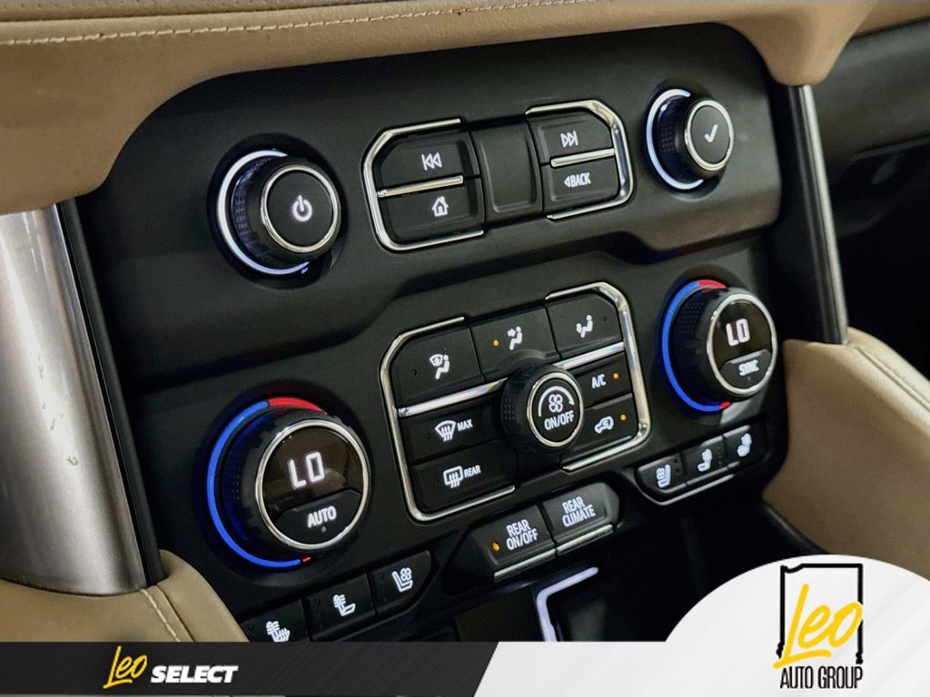 Used 2021 Chevrolet Suburban Premier w/ Premium Package AWD/4WD image 19