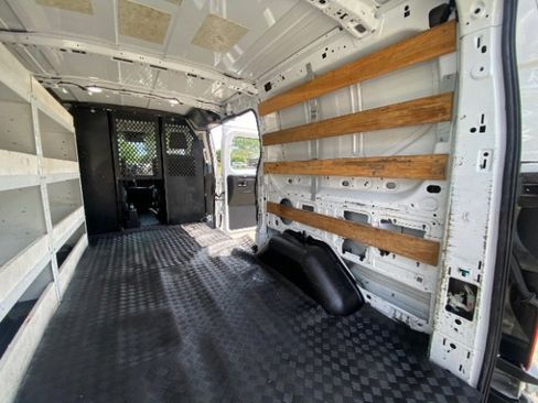 Used 2019 Ford Transit 250 130 Low Roof w/ Exterior Upgrade Package RWD image 7