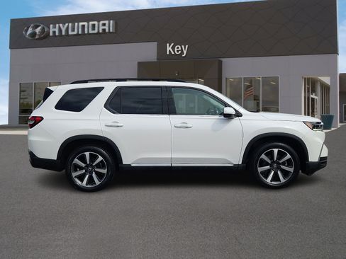 Used 2023 Honda Pilot Elite image 3