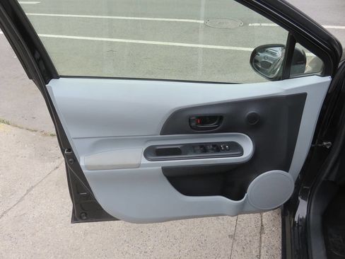 Used 2014 Toyota Prius C One FWD image 23