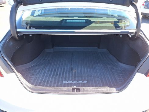 Used 2020 Toyota Camry LE image 28