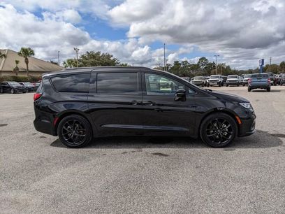 Used 2025 Chrysler Pacifica Limited