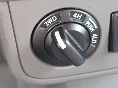 Used 2019 Nissan Frontier SV w/ Value Truck Package AWD/4WD image 27