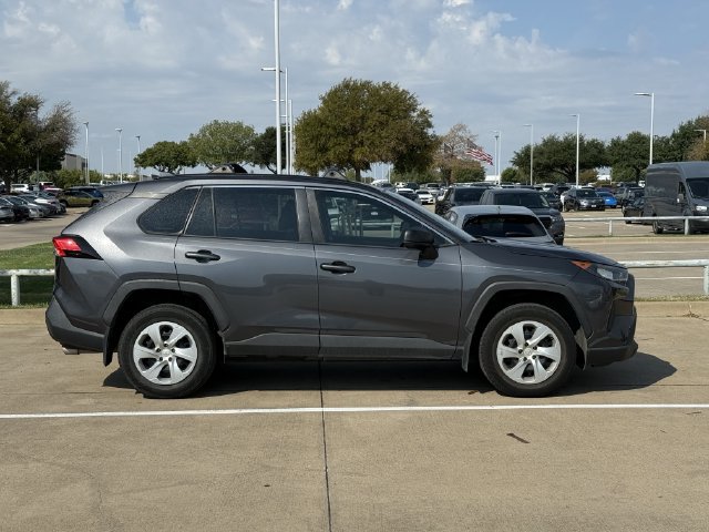 Used 2020 Toyota RAV4 LE FWD image 3