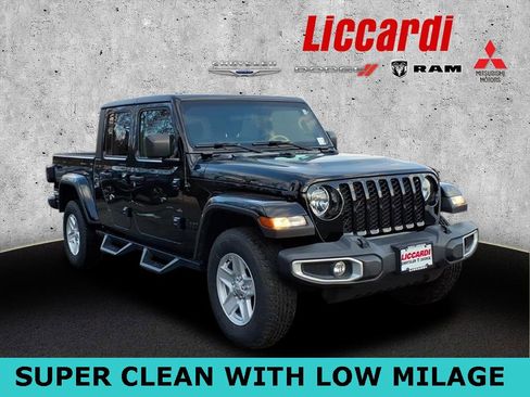 Used 2021 Jeep Gladiator Sport image 1
