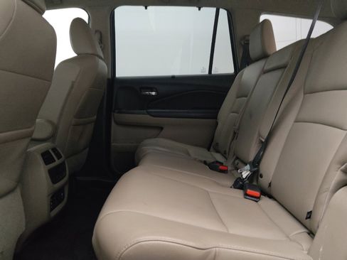 Used 2017 Honda Pilot Touring image 18