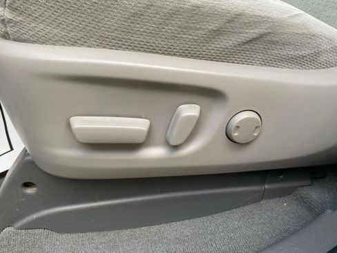 Used 2020 Toyota Sienna LE w/ LE Preferred Package image 32