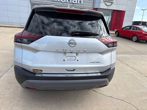 Used 2022 Nissan Rogue SV AWD/4WD image 11