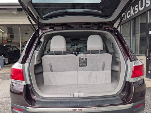 Used 2012 Toyota Highlander SE w/ Tow Pkg FWD image 26