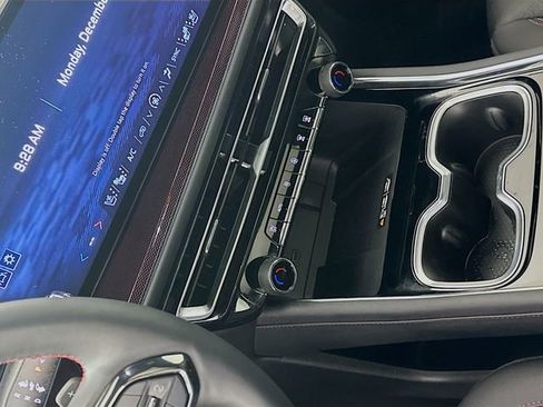 Used 2024 Chevrolet Traverse RS image 16