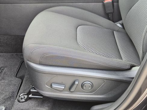 New 2026 Kia Sportage LX FWD image 17