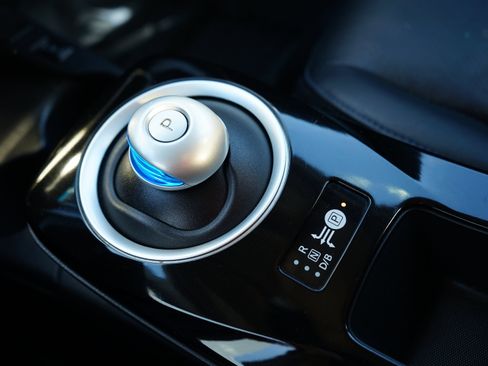 Used 2015 Nissan Leaf SL w/ Premium Package image 22