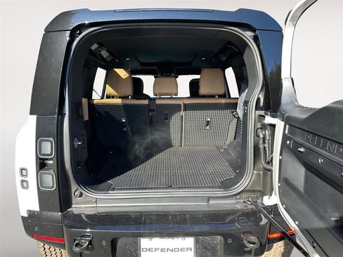 New 2026 Land Rover Defender 110 X-Dynamic SE image 21