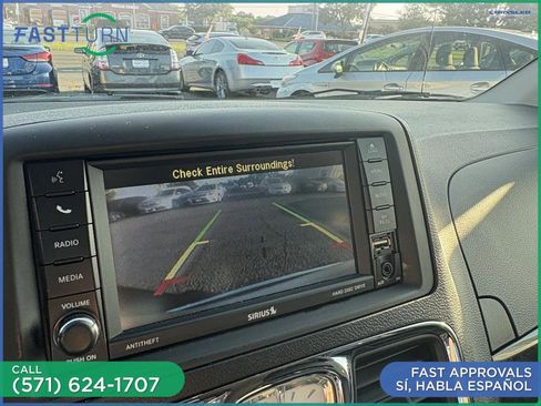 Used 2015 Chrysler Town & Country Touring image 17