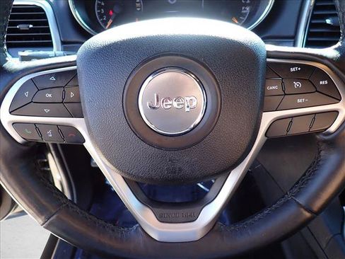 Used 2018 Jeep Grand Cherokee Altitude AWD/4WD image 16