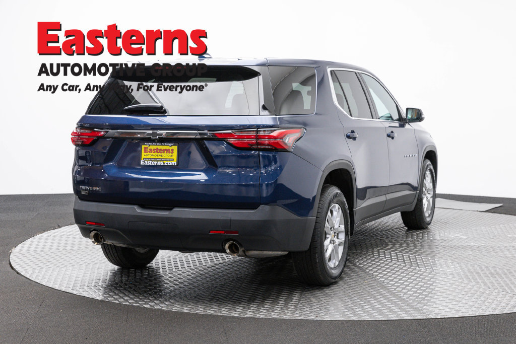 Used 2023 Chevrolet Traverse LS w/ Safety Package FWD image 5