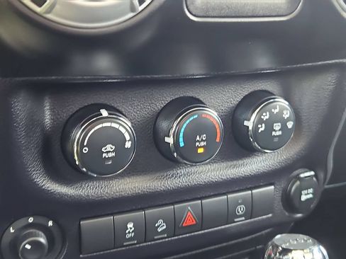 Used 2014 Jeep Wrangler Unlimited Rubicon w/ Max Tow Package AWD/4WD image 18