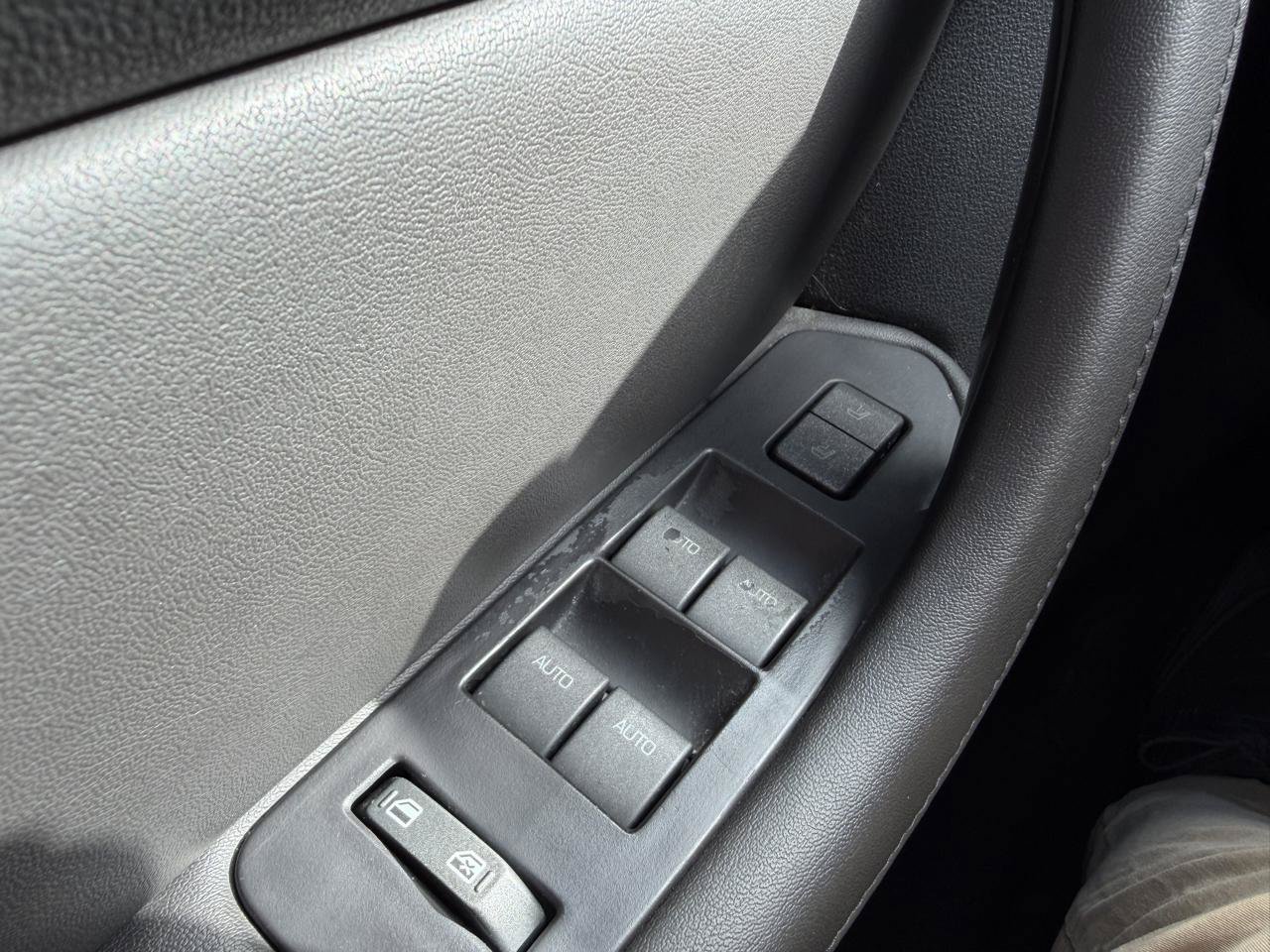 Used 2009 Lincoln MKS AWD image 30