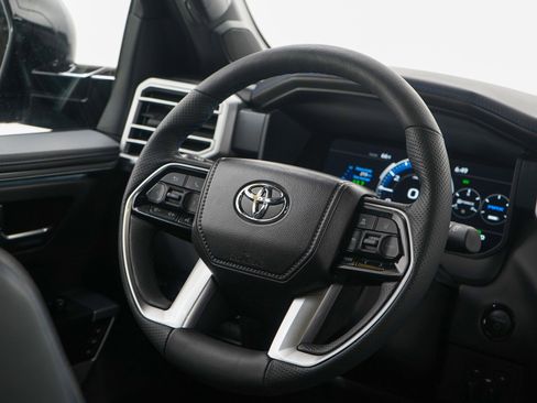 Used 2025 Toyota Sequoia Platinum image 14