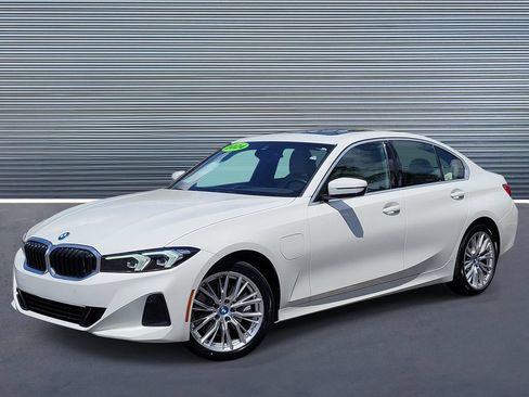 Used 2024 BMW 330e w/ Convenience Package RWD image 1