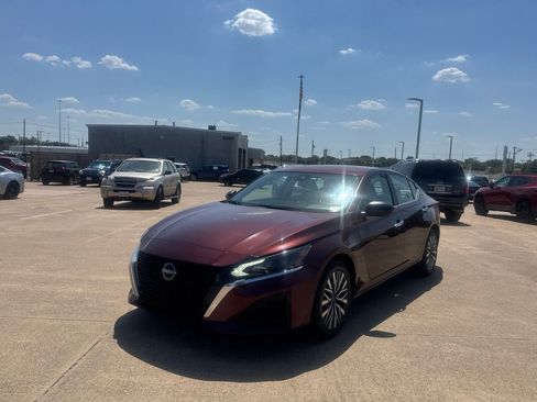 Certified 2024 Nissan Altima 2.5 SV FWD image 7