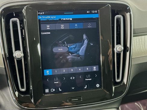 Used 2024 Volvo XC40 B5 Ultimate w/ Protection Package Premier image 19