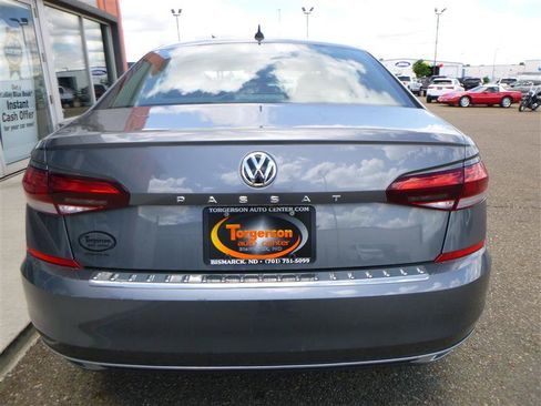 Used 2022 Volkswagen Passat 2.0T SE FWD image 19