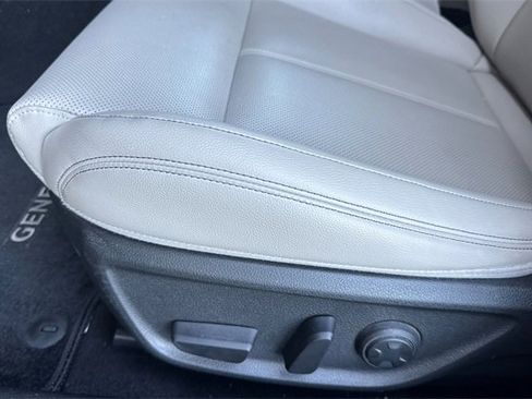 Used 2023 Genesis G70 2.0T image 13
