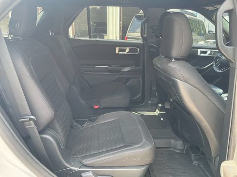 Used 2020 Ford Explorer XLT RWD image 13