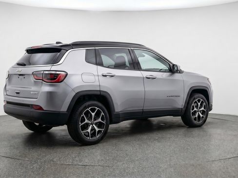 Used 2025 Jeep Compass Limited image 9